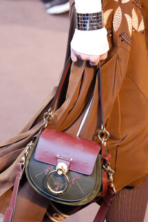 Details Chloé Fall 2018 Ready-to-Wear , Детали коллекции Хлоя осень зима 2018 , Fashion show , неделя моды в Париже , PFW , Paris Fashion Week , Mainstyles